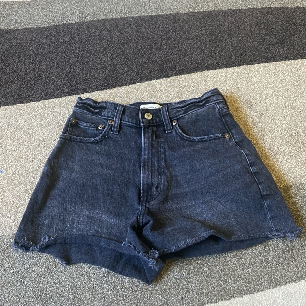 Abercrombie & Fitch The 90s Relaxed Cutoff Short High Rise Black Denim Size 0